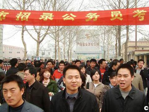 河北省的公务员好考吗?在校大学生可不可以试