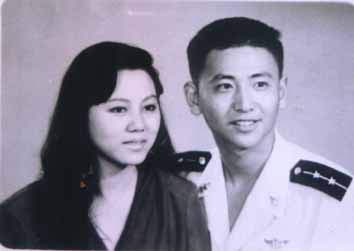 1992年王伟与阮国琴的结婚照.