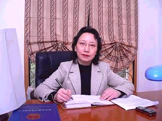 区内务司法委员会委员的弓跃峰律师,担任了某环保局助理调研员马华(化