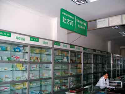 可现在不用了,不仅镇上有药店,村里都有药店,需要时出门就能买到.