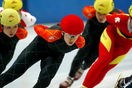 图文:短道速滑决赛落幕 杨扬在女子3000米决赛中