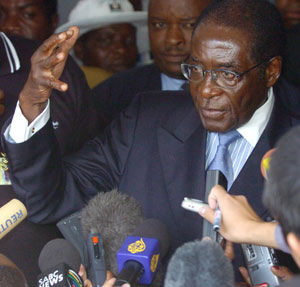 津巴布韦总统穆加贝要骂美国骂到100岁(图)
