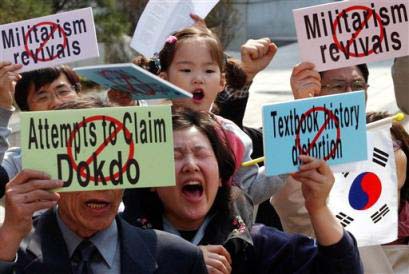 韩国民众游行抗议日本教科书美化侵略史(图)
