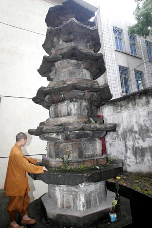 悬赏五万 让千年石塔归寺(图)