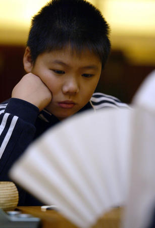 中国围棋甲级联赛开赛 12岁小将檀啸对垒王雷