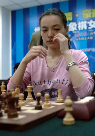 图文:国际象棋世界女子明星赛 诸宸在比赛中