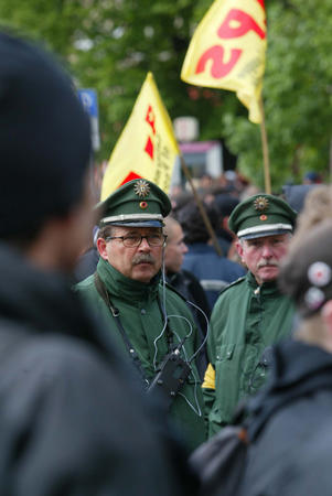 图文:德国举行纪念二战胜利60周年集会游行(6