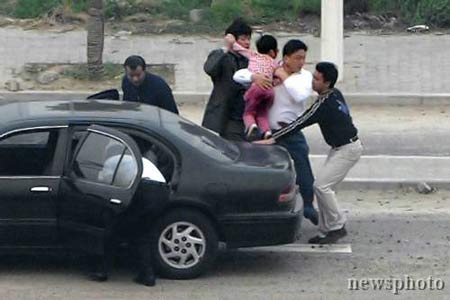 歹徒劫持一名女孩 上海警方成功解救人质(组图)