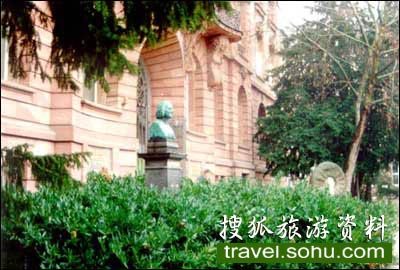 市的森根堡自然博物馆是德国最大的自然博物馆 ...