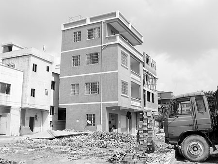 干部违章建筑就不用拆?居民质疑"四清理"