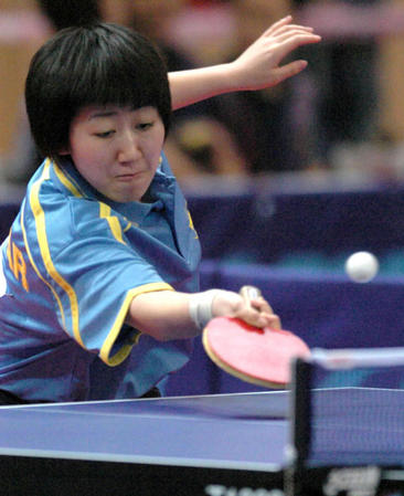 图文:十运会乒乓球团体预赛 黑龙江选手王璇