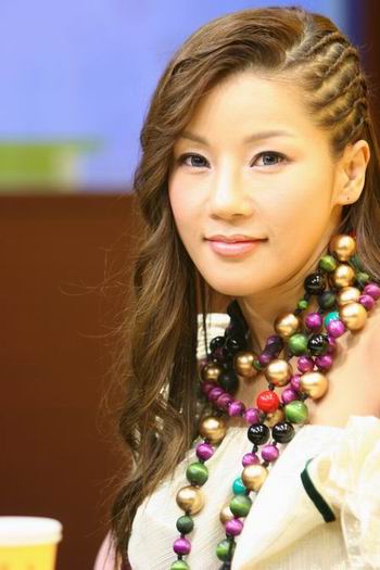 韩国歌手MINA：希望在中国找个男朋友(视频)