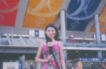 图文：美女记者王亚欧在2002年世界杯赛场采访