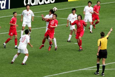 图文:世青赛中国2-1土耳其 双方激烈拼争