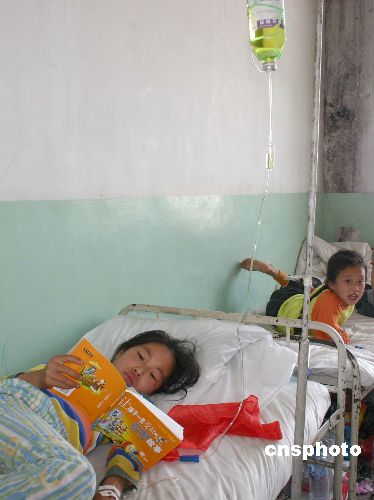 图：黑龙江沙兰洪灾十七名住院学生基本康复