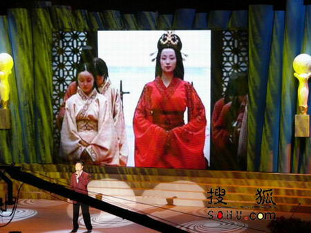 组图：第11届上海电视节颁奖礼-韩磊现场演唱