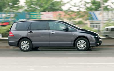 أHonda Odyssey EXI