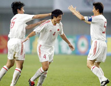 图文：中哥友谊赛国足1-0领先 张耀坤庆祝进球