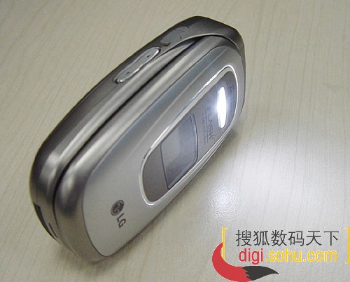 光芒万丈――LG Flash手机G682评测