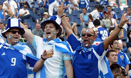 图文：联合会杯希腊VS日本 希腊球迷兴高采烈