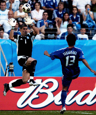 图文：联合会杯希腊对阵日本