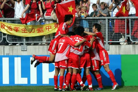 图文：世青赛中国对阵德国 中青队率先破门