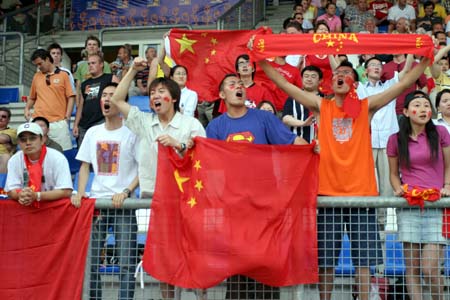 图文：中德战后众生相 不肯退场的中国球迷