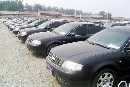 北京旧车市场举行20周年大型拍卖会