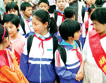 南京低保收入家庭孩子相聚开办科技夏令营(图