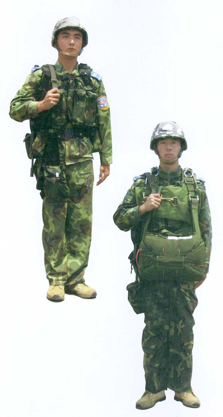 图:中国空降兵标准像