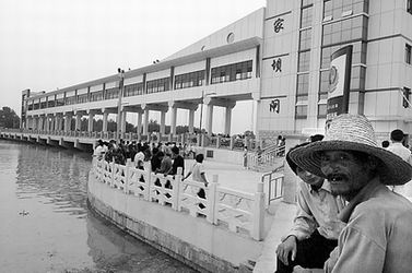转移近14万人淮河堤防未现重大险情 淮河洪峰今安全通过王家坝(图)