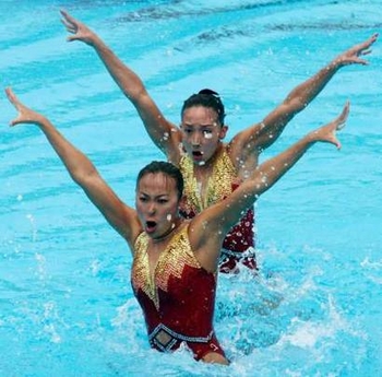 图文：游泳世锦赛开幕 中国花样游泳美女劲舞