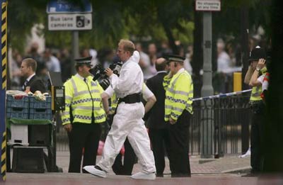 伦敦警察连开5枪击毙一名恐怖袭击嫌疑人(图)