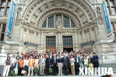 中国旅游团获礼遇 英国博物馆破例提早开门迎