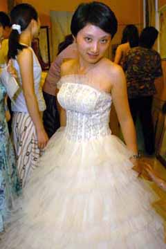 新娘一百分婚纱_苏州新娘一百分婚纱厂始于1998年, 多年来我们专注于婚纱礼服定做...(2)