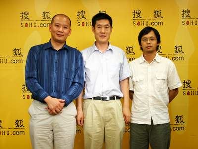 左起:零点研究集团董事长袁岳,清华大学教授李飞,经济观察报研究院