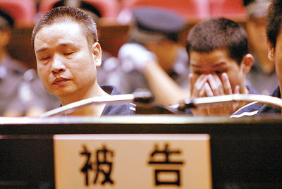 "广州最大黑帮"案首犯简竹醒一审判无期(图)