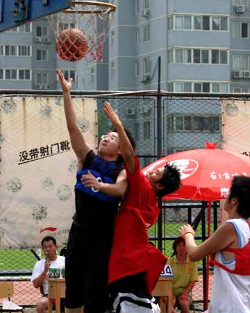 肯德基三对三篮球赛进行激烈 北京赛区接近尾声