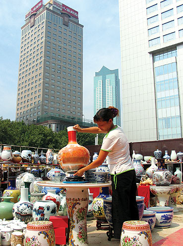 景德镇瓷器商们汇集南京新街口闹市区(图)