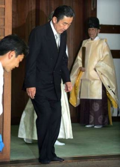 日本前首相桥本龙太郎14日参拜靖国神社(图)