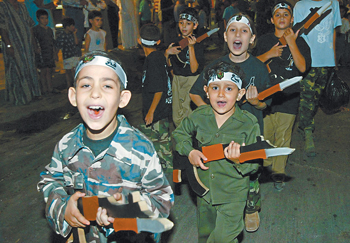 巴勒斯坦儿童庆祝以色列撤离加沙(组图)