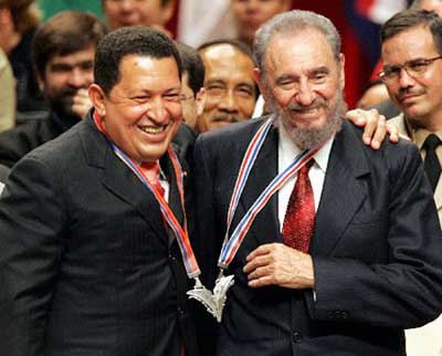 组图：查韦斯与卡斯特罗共享一枚奖章 