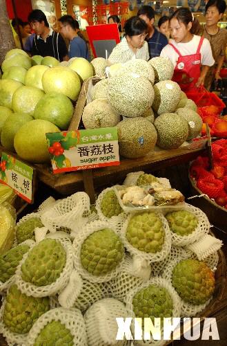 首批海运进京的零关税台湾水果正式上柜销售(