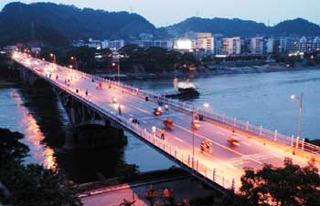 新闻频道 综合     本报讯从7月初开始实施封闭维修的福州洪山桥(本报