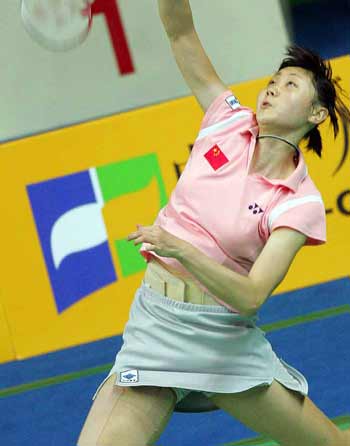 图文：中国羽毛球大师赛 周蜜意外“走光”