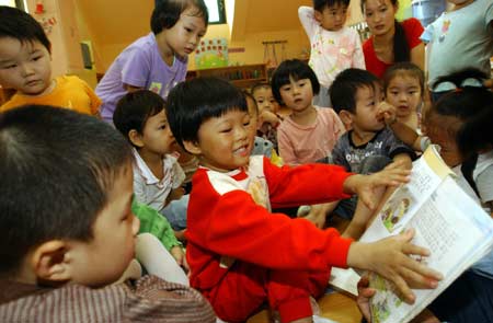 母亲热衷超前教育 3岁女孩识字4千当幼儿园老师