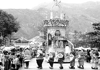 香港迪士尼乐园开幕 节日开放时间可望延长(图