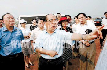 大学城宿舍 黄镇东夸"人性(图)