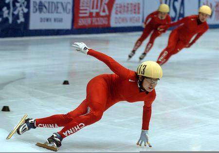 图文:短道速滑杭州站 中国女队3000米接力夺冠