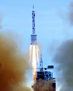 中国第二艘载人飞船神舟六号发射成功!(组图)